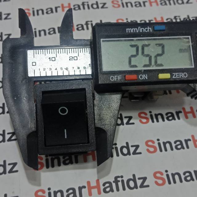 switch on off hitam 25x30mm