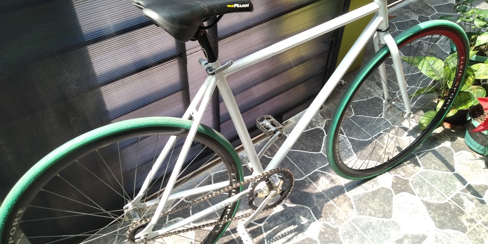 9100 Pp Primer Transparan Diton Premium Cat Pylox Pilox Semprot 400 Cc