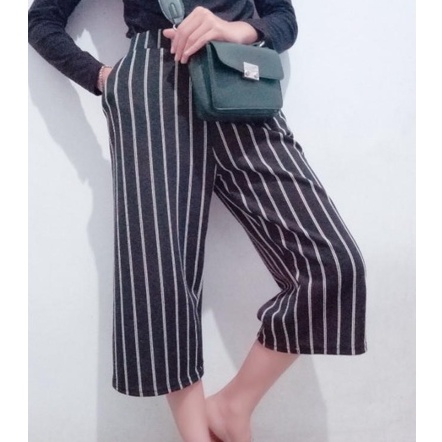 CELANA KULOT WANITA JUMBO / Celana Pendek Motif Salur Bahan Crepe Dewasa