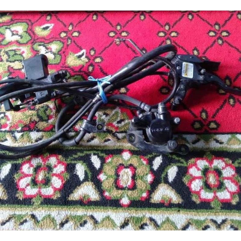 pengeriman depan belakang master rem kiri combi brake Honda vario150 new merek (Tokico) Original
