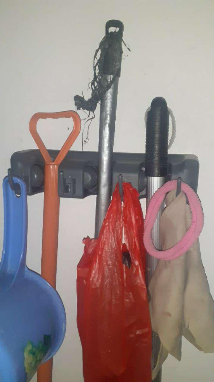 Gantungan Sapu Alat Pel Dengan Hook 3 Slot Magic Hanging Mop Holder Im39
