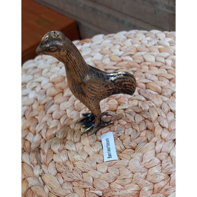 Patung Ayam Dari Kuningan Sari