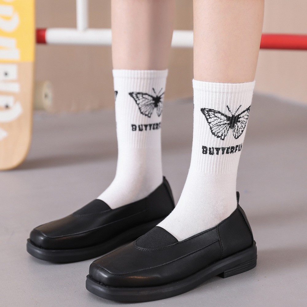 Kaus kaki Wanita kupu-kupu Motif kaus kaki hitam dan putih kasual olahraga busana Socks D50