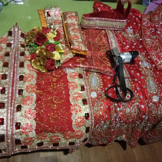 Satu set baju pengantin adat bugis/ makassar