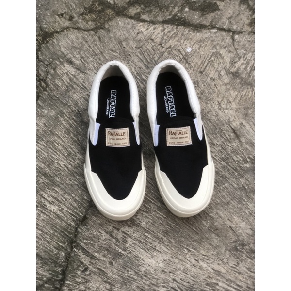 SEPATU SLIP ON RAFTALLE LX