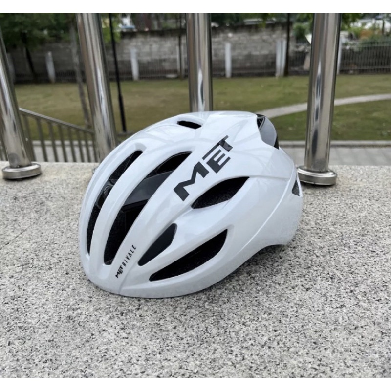 HELM SEPEDA MET RIVALE