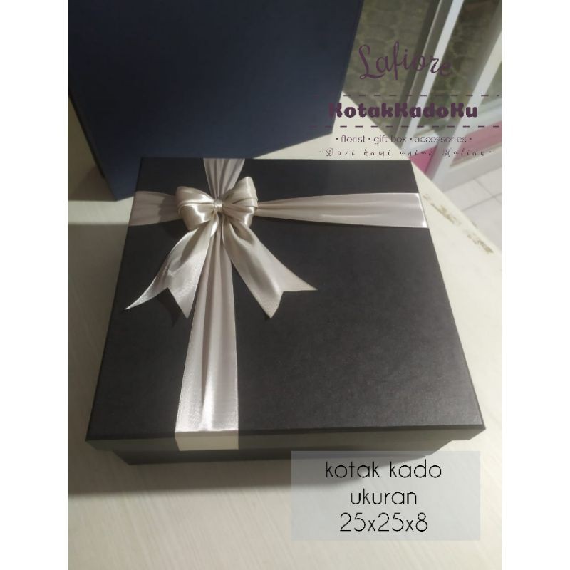 

Kotak kado/kotak buket bunga/Gift Box ukuran 25x25x7 bisa Request Warna