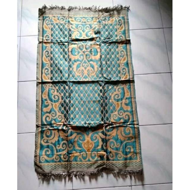 Sajadah untuk souvenir ada plastiknya dibungkus 1-1
