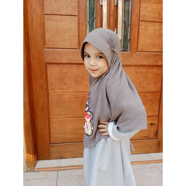 Hijab Bergo Plisket Anak Motif Premium