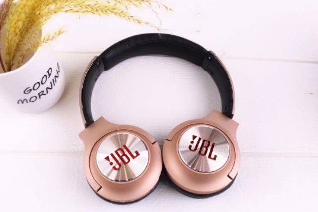 Headphone JBL s740 wireless. FM. sd card