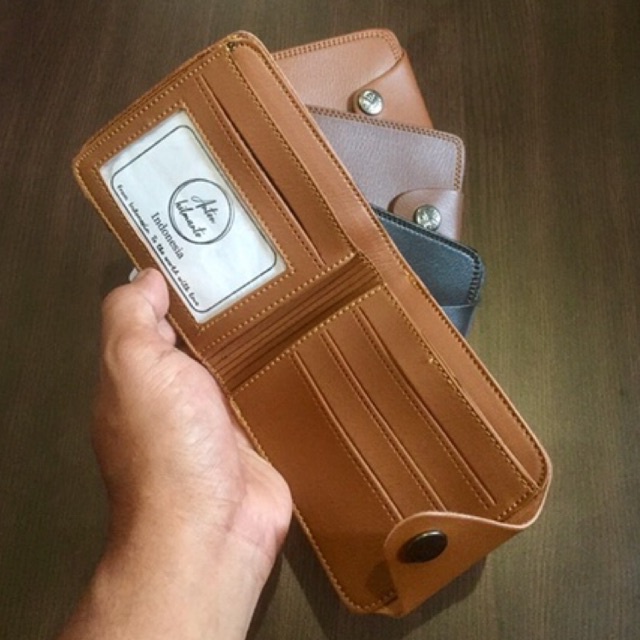 dompet lipat pria bahan kulit sinteyis lokal colombo pake kancing dan polos ukutan standar #dompet #dompetlipat #dompetkancing #dompetpria #dompetcowok #dompetlokal