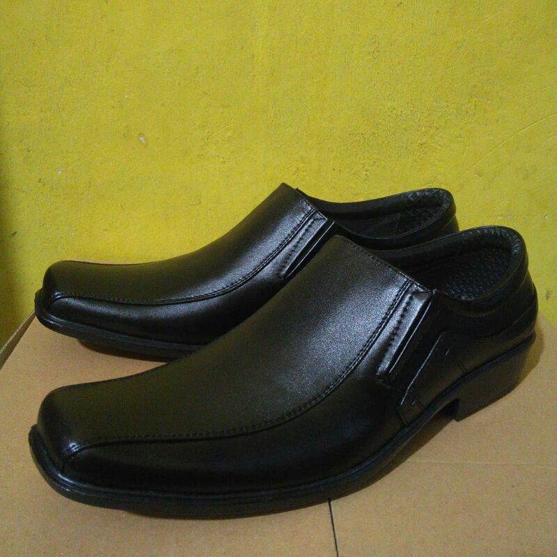 Sepatu Pentofel Kulit Sukaregang Garut