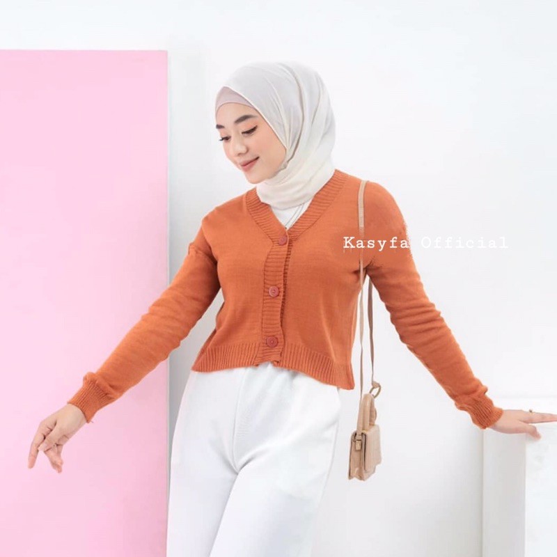 BAILEY CARDI RAJUT CROP // ZEVY CREPY SWEATER