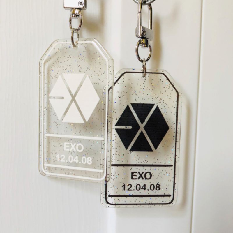 

(READY) RARE EXO Black - White Tag Charm