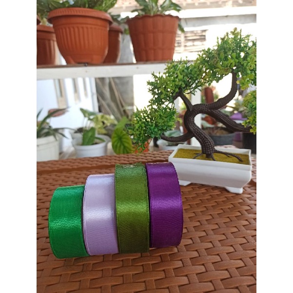

PITA SATIN POLOS lebar 2,5 cm, untuk kado, sovernir, dll (hrg per 1 meter)