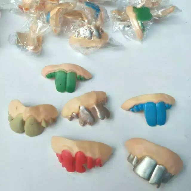 ✨ BISA COD ✨ Mainan Gigi Tonggos / Gigi palsu