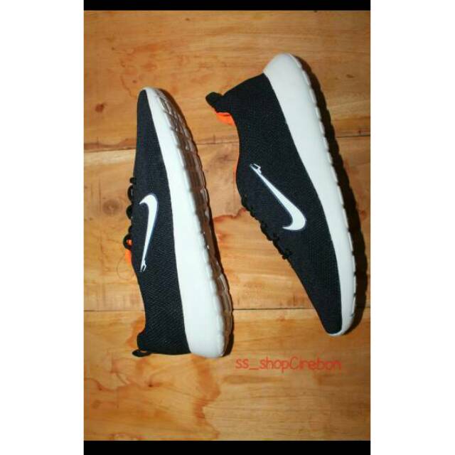 Sepatu Sneakers import awet merk Wukira