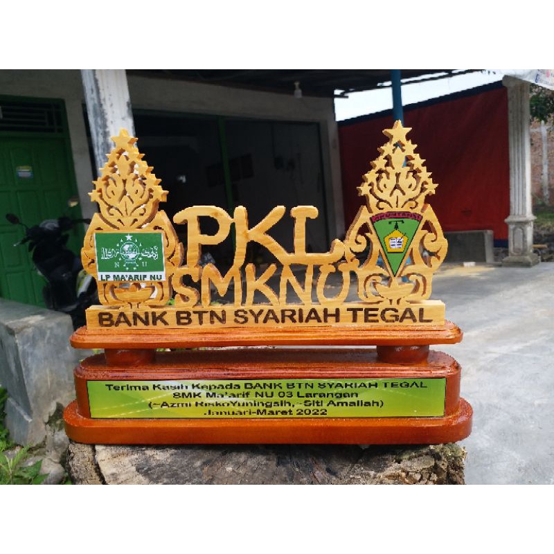 plakat kayu/plakat custom/piala ukir /vandel kenang kenangan