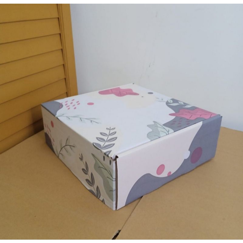 

Box 27x27x10 cm (Pudding) Karton/Packing/Polos/Hampers/Gift