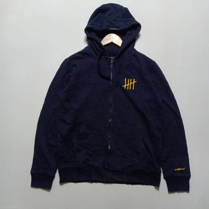 HOODIE UNDEFEATED