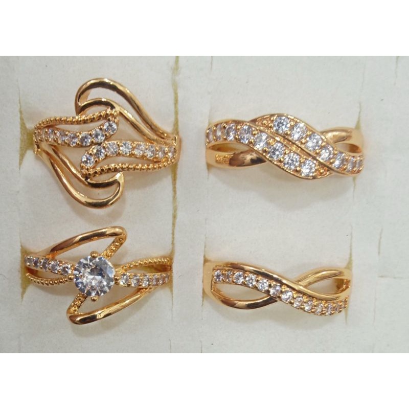 cincin xuping wanita berlapis emas dengan mata zircon.