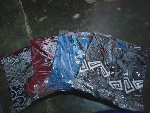 Aneka Kemeja Batik Berbagai Motif Dan Warna Terhizt