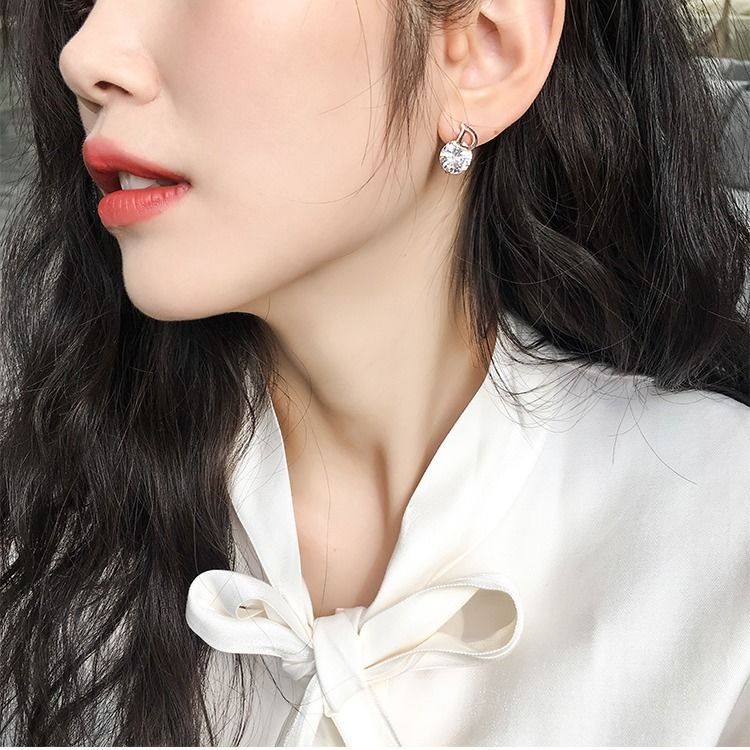 Anting-anting wanita online influencer temperamental pribadi dan all-match perak stud anting-anting