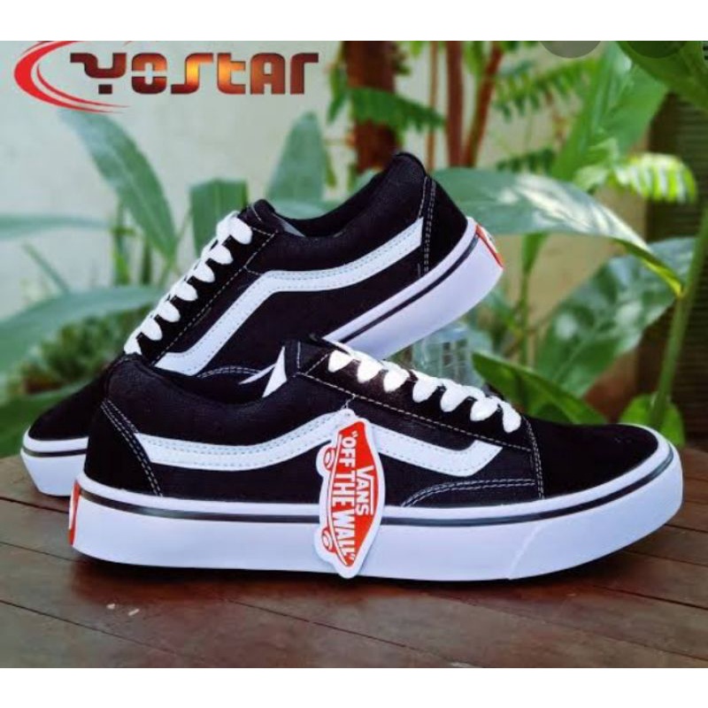 Sepatu vans off the wall