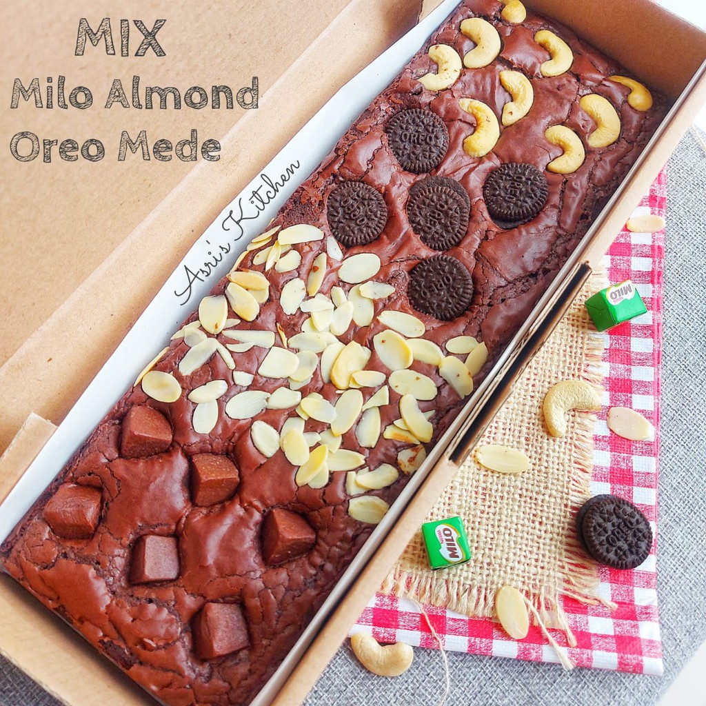 

Fudgy Brownies Milo Cube, Almond, Oreo, dan Mede by Asri's Kitchen