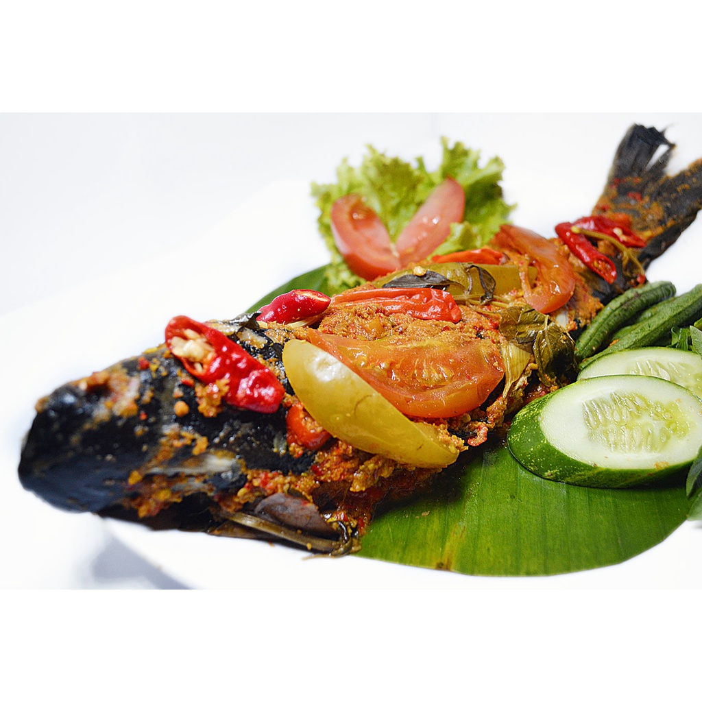 

Pepes Ikan Patin utuh Bumbu pedas Beku - untuk 3-4 orang