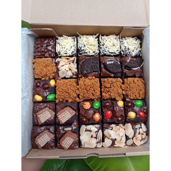 

BROWNIES FUDGY SHINNY TOPPING 20*20 SULTAN min souvenir/BROWNIES PANGGANG/MAKANAN RINGAN