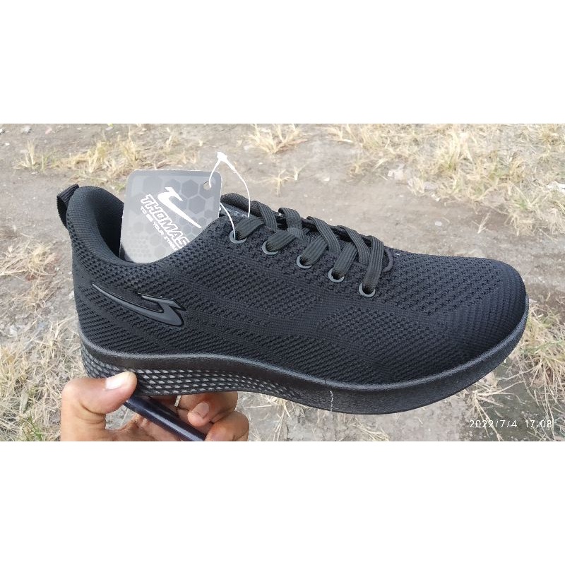 Thomas Merapi Sepatu Sneakers Pria Dewasa Warna Hitam