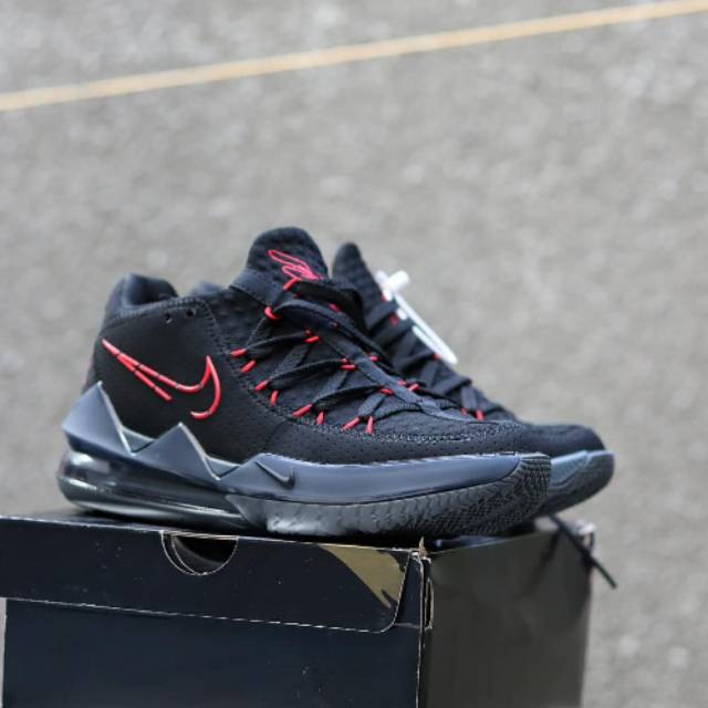 Nike Lebron 17 Low Bred