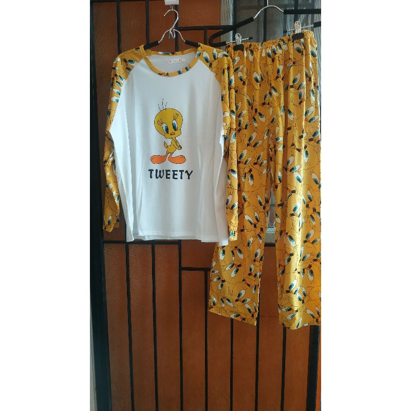 One Set Baju Tidur Tweety Jumbo