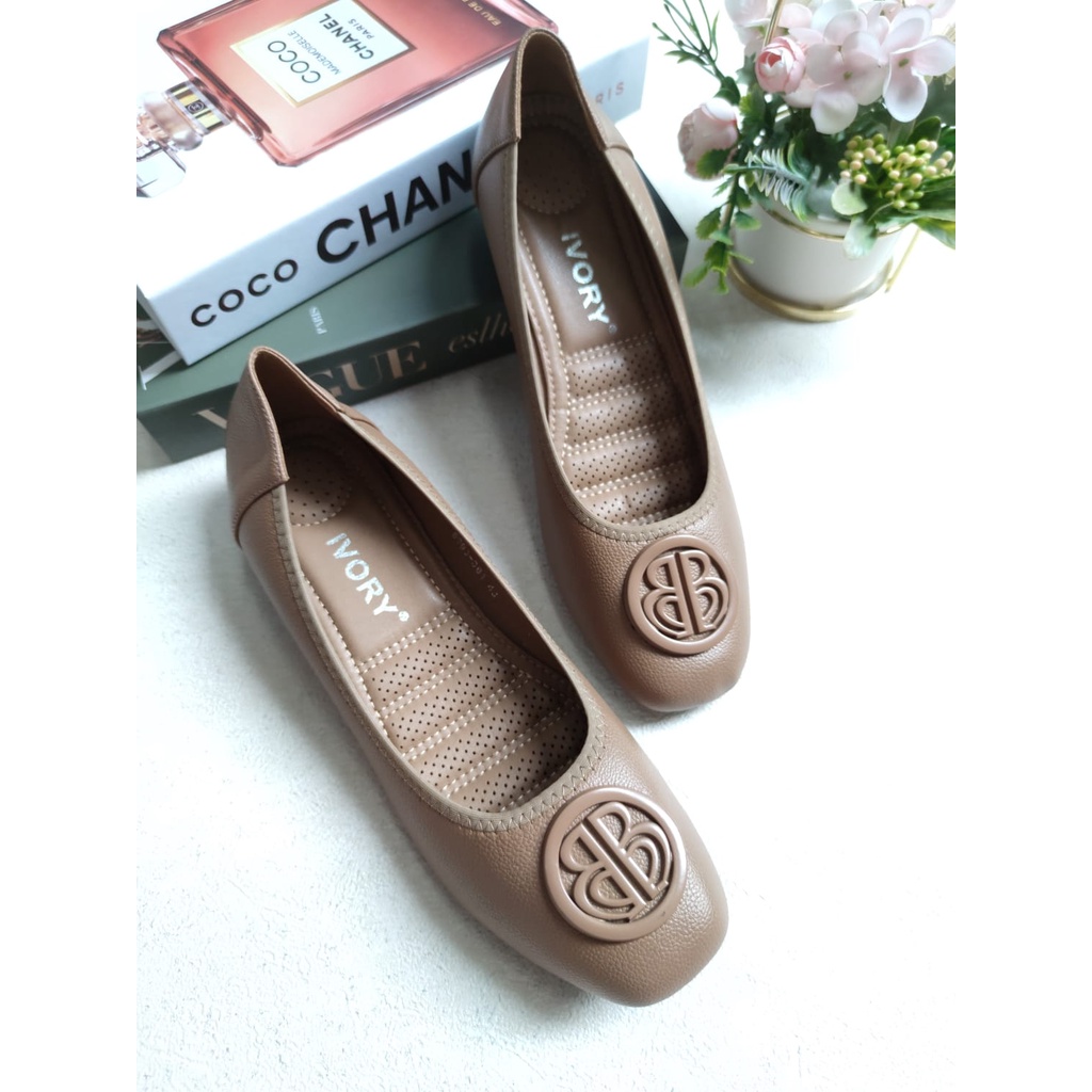 IVORY Sepatu Flat Wanita Ukuran Besar 41 42 43 44 Import B993-361