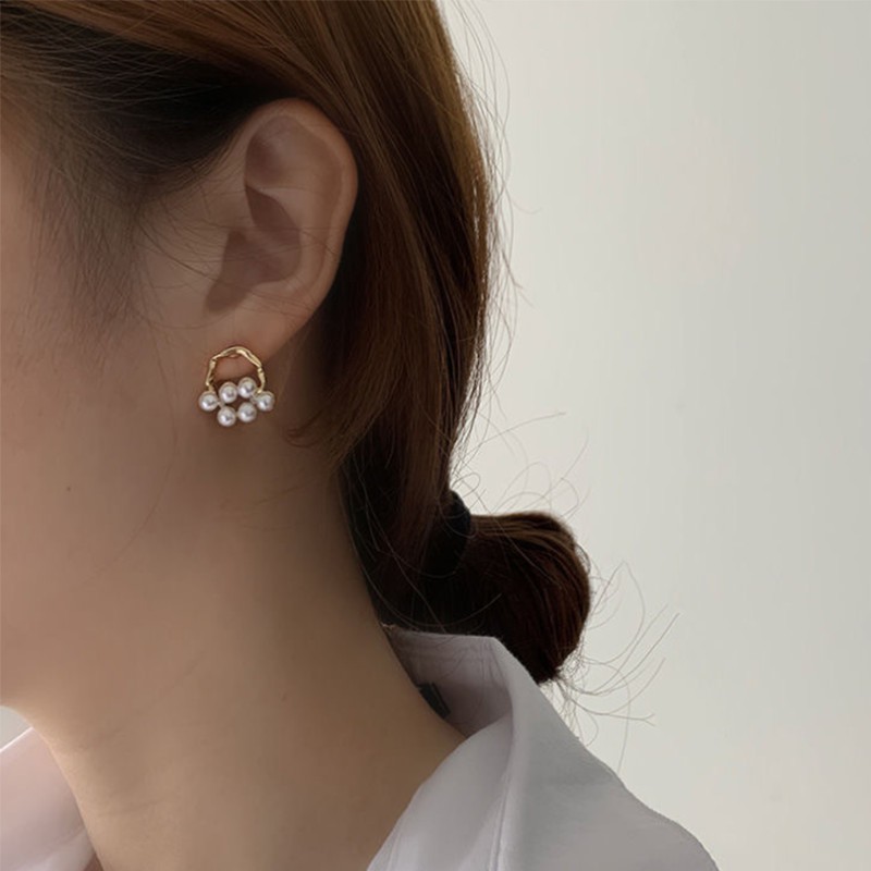 Anting Tusuk Mutiara simple Elegan Untuk Wanita