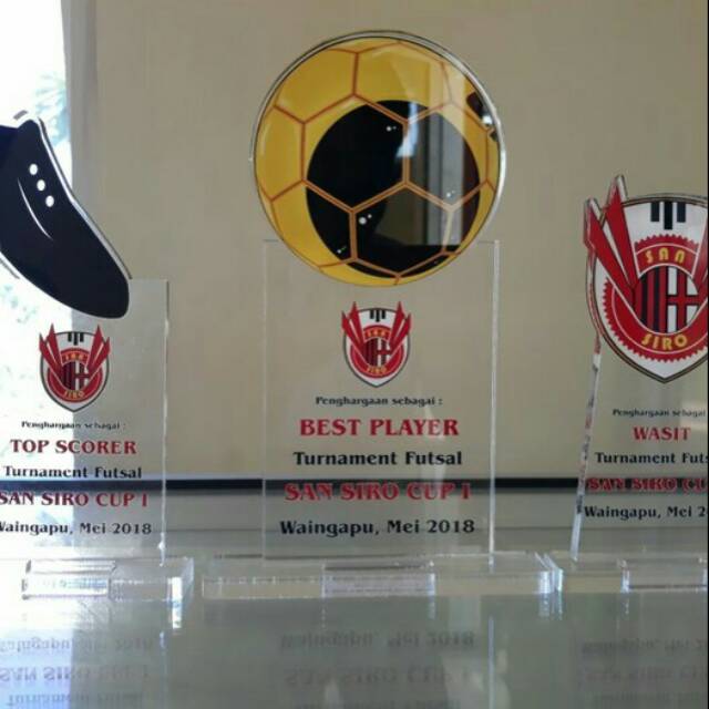 

Plakat akrilik custom, piagam akrilik, penghargaan akrilik custom, plakat wisuda, plakat murah