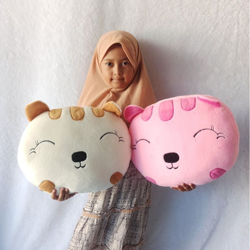 boneka bantal kepala karakter kucing cantik