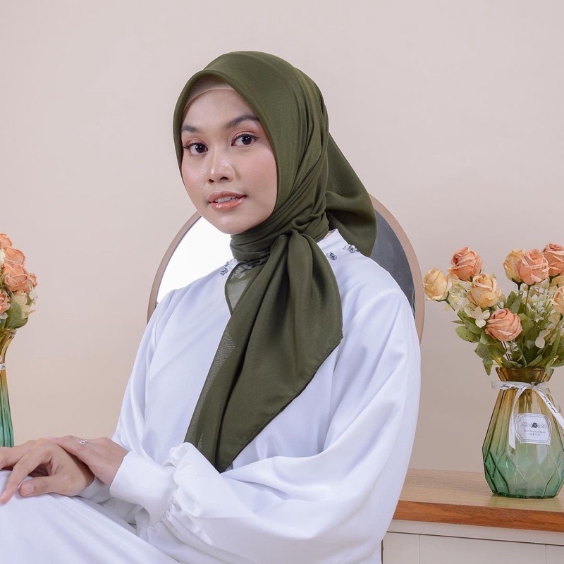 Paris Premium Hijau Army | Hijab Segi Empat Paris Premium Warna Hijau Army 110cm x 110cm Segiempat h