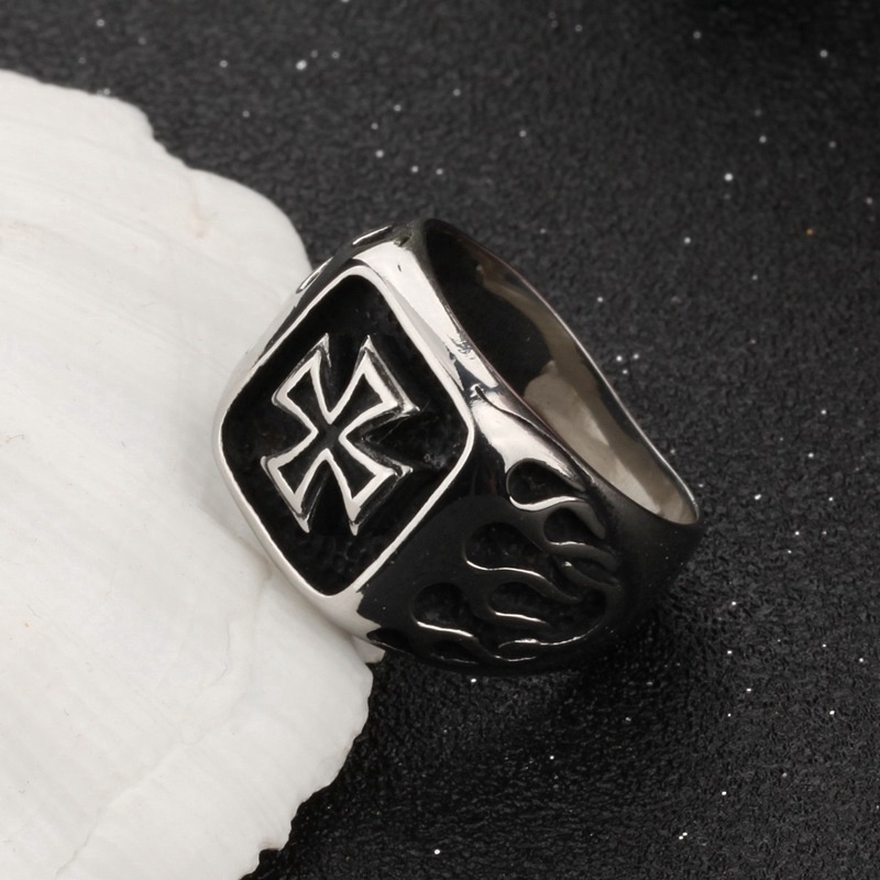 Cincin Vintage Motif Salib Yesus Bahan Stainless Steel untuk Pria