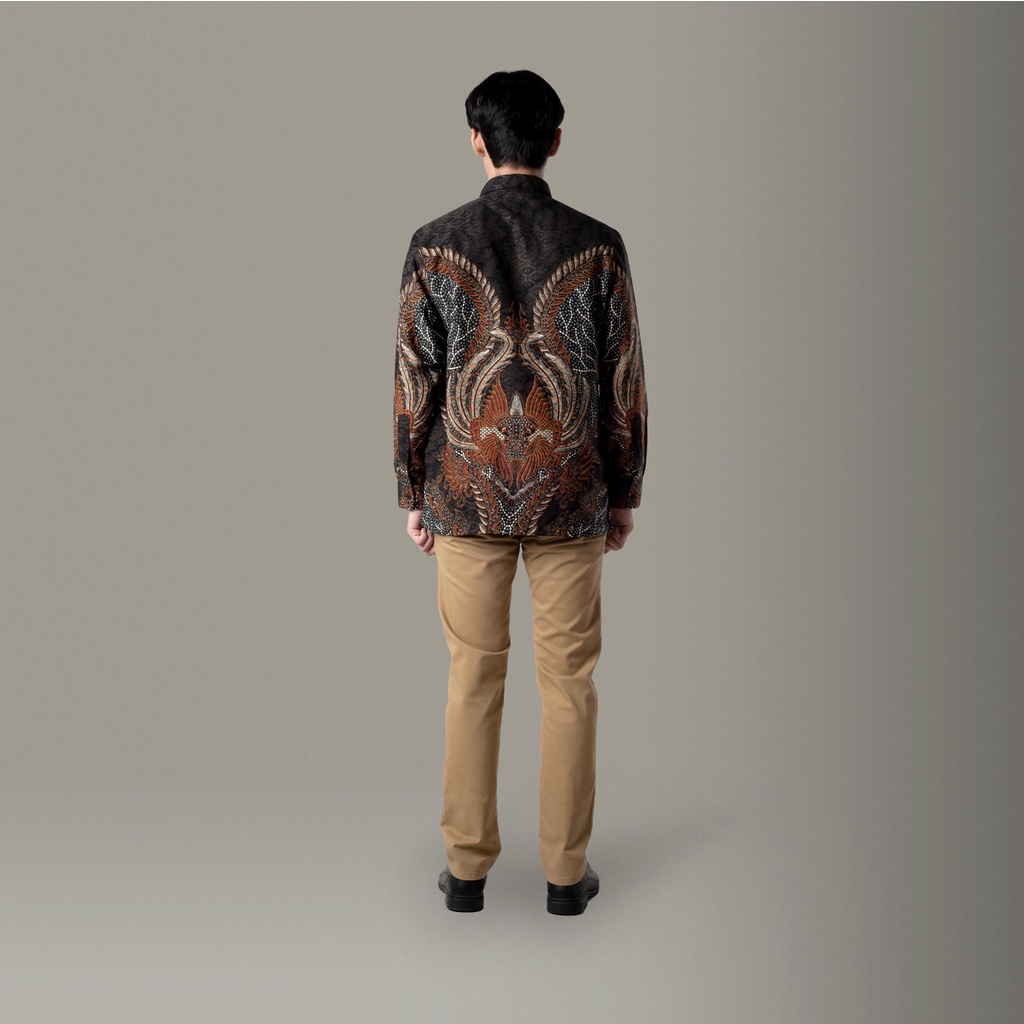 Benhill Kemeja Pria Batik Sutra Dobby Lengan Panjang  Coklat Motif 25089