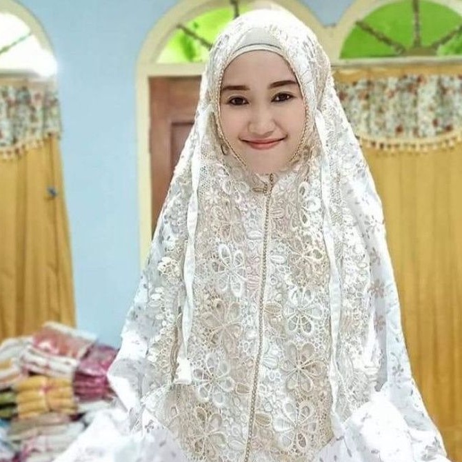 Mukena Terusan Jumbo Sutra Jepang Bordir Renda Lebar Full Swaroski Twotone Termurah/ Terbaru / Lebar