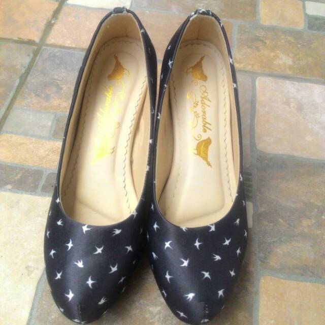 Sepatu heels Black Swallow Sky Adorableprojects