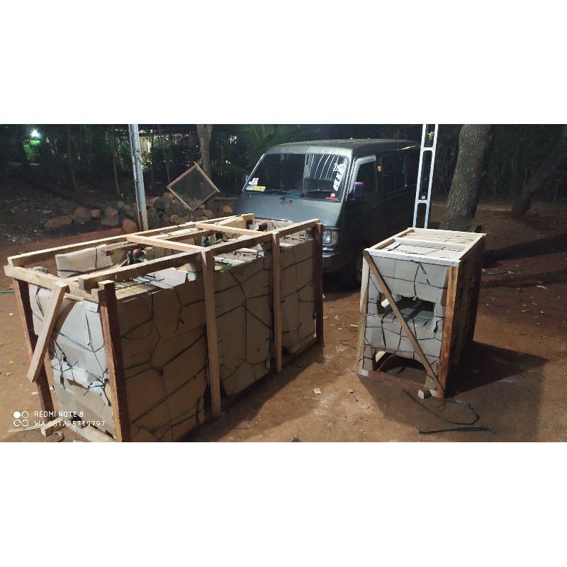 

TAMBAHAN PALET KAYU LUAR PULAU JAWA