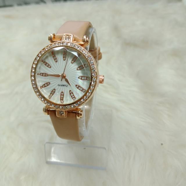Jam Fashion wanita/jam fashion cewek/jam murah/jam cewek terbaru/jam cewek tali kulit/jam kekinian