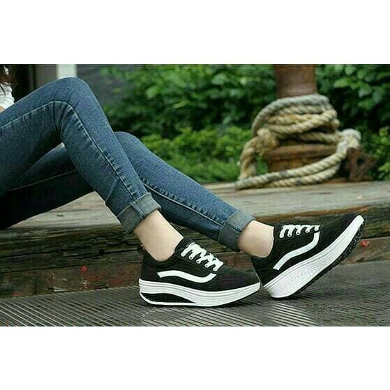 Fashion Wanita SEPATU KETS VANS HITAM