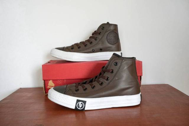 Sepatu Converse All Star Kulit Undefeated High Converse Chuck Taylor II High Leather Sepatu Sekolah