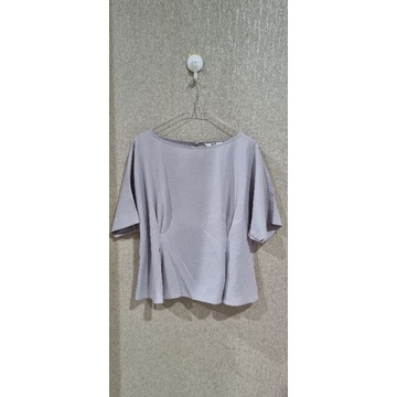 Preloved baju atasan /blouse wanita merk Uniqlo