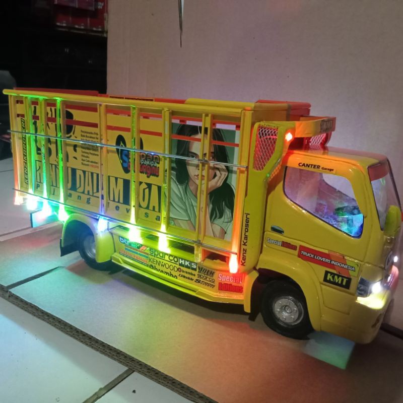 MINIATUR TRUK KAYU ASLI UKURAN JUMBO ANTI GOSIP FULL LAMPU & TERPAL TRUK OLENG MANIA, TRUK OLENG JUM