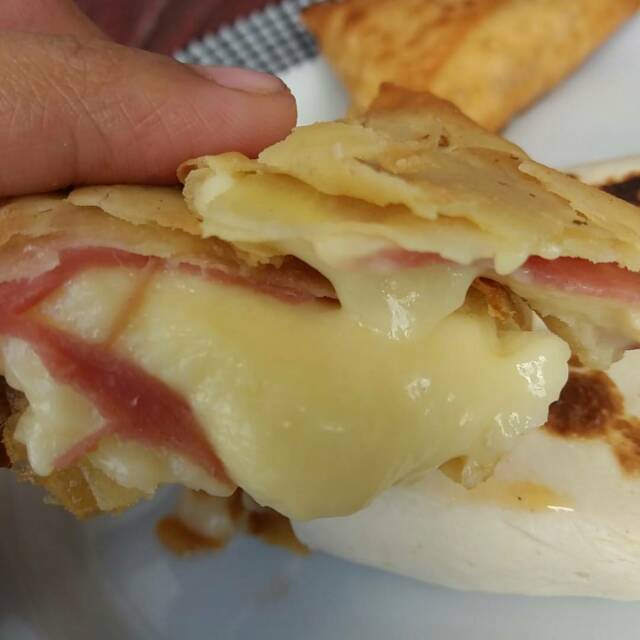 

Promo !! Frozen food sambosa samoza samosa smoke beef and cheese isi 10